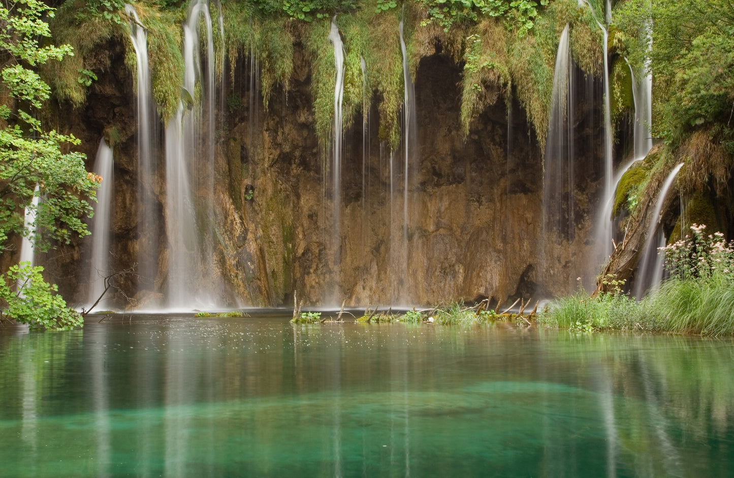 Fototapete - WASSERFALL - (5032) - Vliestapete - Waldbach im Dschungel XXL