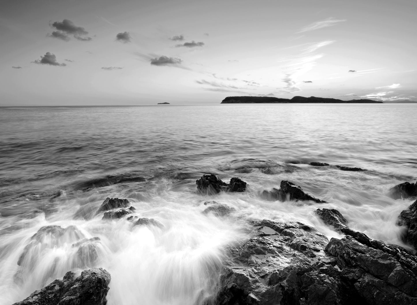 Photo Wall Mural-BEACH WAVE-(1531)-NON WOVEN-Wallpaper-Black-White Panorama XXL