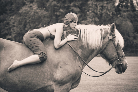 Fototapete VLIES-PFERD BARE REITEN-(6494S)-Tiere Frau Nostalgisch S&W Tapete XXL