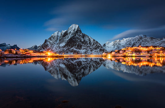Fototapete-VLIES-BERG-DORF-(8211S)-Wand-Tapete-Nach-Maß-Licht bei Nacht Alps XXL